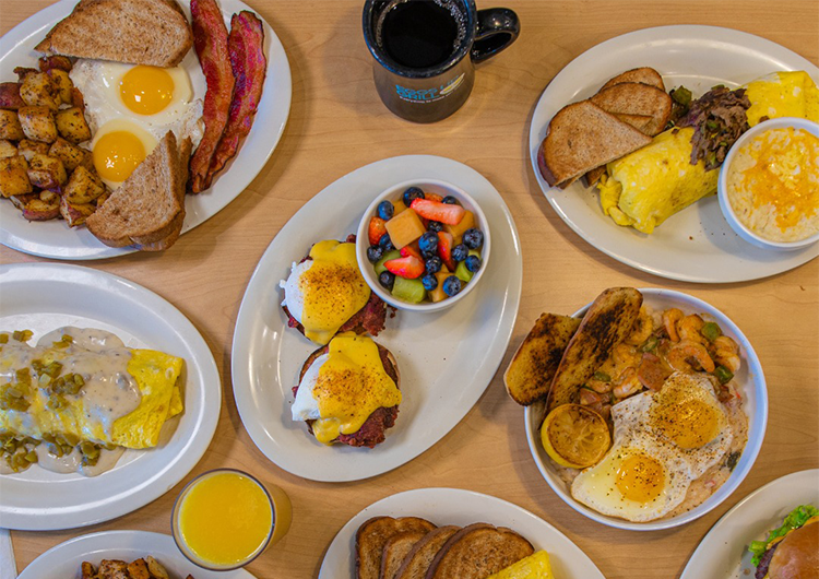 Eggs Up Grill expands into Leland